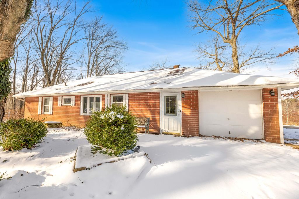 22975 Pine Lake Road, Pennfield Twp, MI 49014