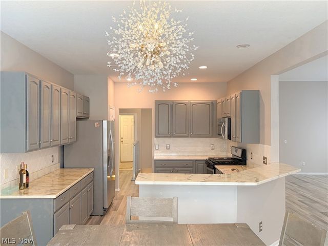 908 Kendal Drive, Broadview Heights, OH 44147