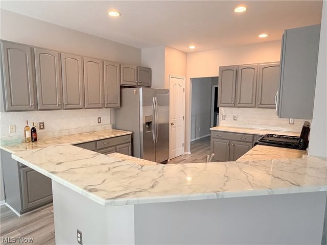 908 Kendal Drive, Broadview Heights, OH 44147