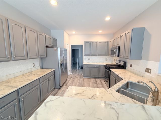 908 Kendal Drive, Broadview Heights, OH 44147