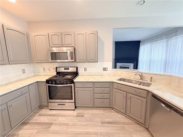 908 Kendal Drive, Broadview Heights, OH 44147