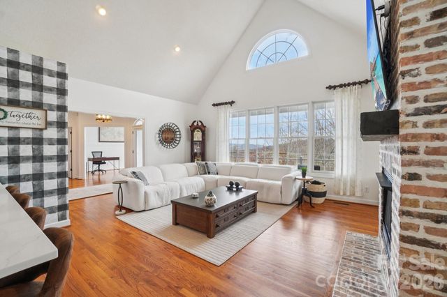 1409 Woodsong Drive, Hendersonville, NC 28791