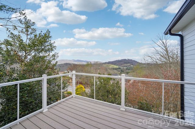 1409 Woodsong Drive, Hendersonville, NC 28791