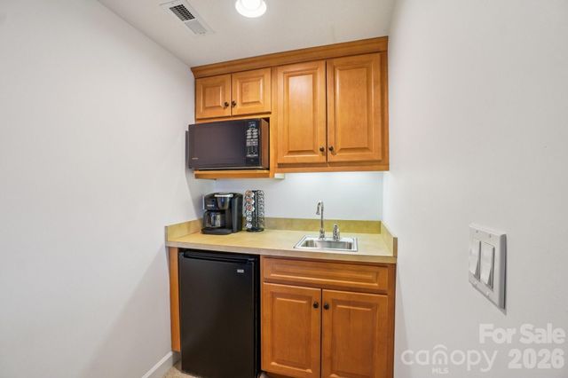1409 Woodsong Drive, Hendersonville, NC 28791