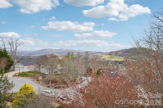 1409 Woodsong Drive, Hendersonville, NC 28791