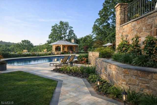 91 Mosle Rd, Peapack Gladstone Boro, NJ 07931