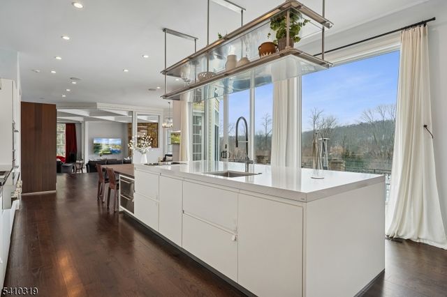 91 Mosle Rd, Peapack Gladstone Boro, NJ 07931