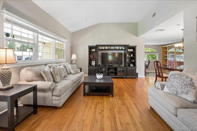 5 Marcus Road, West Nyack, NY 10994