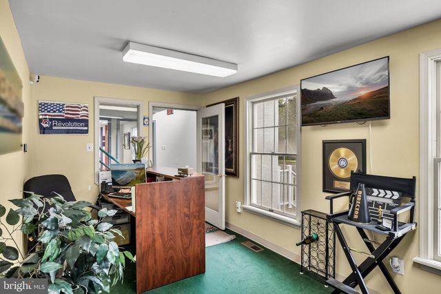 715 E MAIN ST, Moorestown, NJ 08057