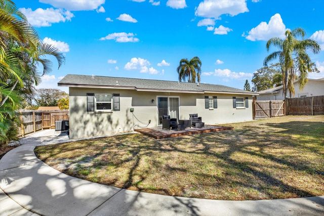 1315 GULFVIEW WOODS LANE, Tarpon Springs, FL 34689