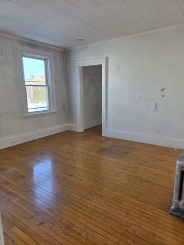 32 Brown 1, Waltham, MA 02453