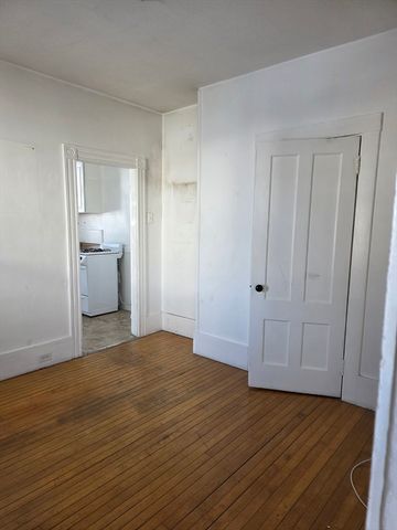 32 Brown 1, Waltham, MA 02453