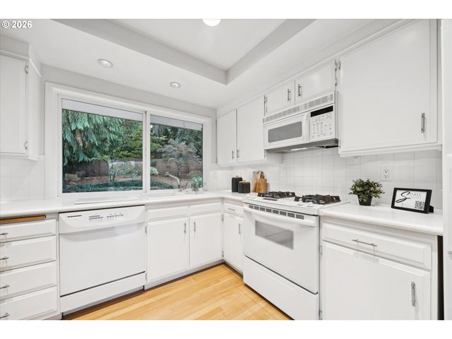 2730 Sw PLUM Ct, Portland, OR 97219