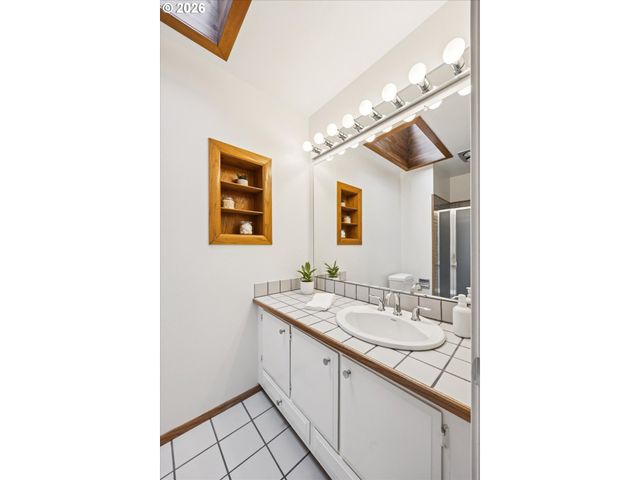 2730 Sw PLUM Ct, Portland, OR 97219