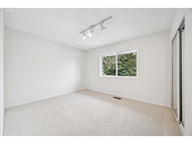 2730 Sw PLUM Ct, Portland, OR 97219
