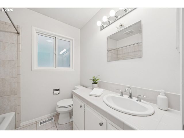 2730 Sw PLUM Ct, Portland, OR 97219