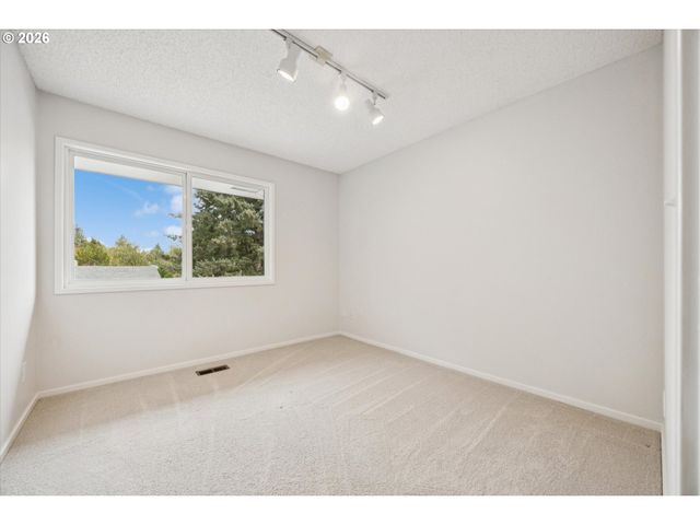 2730 Sw PLUM Ct, Portland, OR 97219