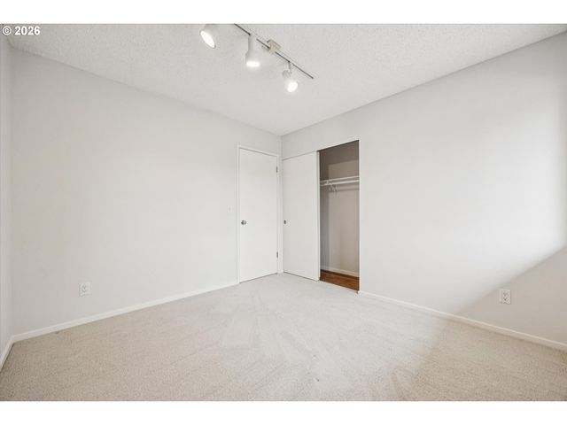 2730 Sw PLUM Ct, Portland, OR 97219