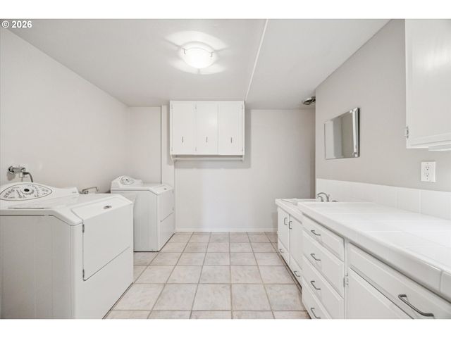 2730 Sw PLUM Ct, Portland, OR 97219