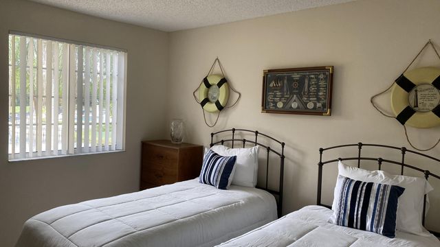 100 Crestwood Court N 103, Royal Palm Beach, FL 33411
