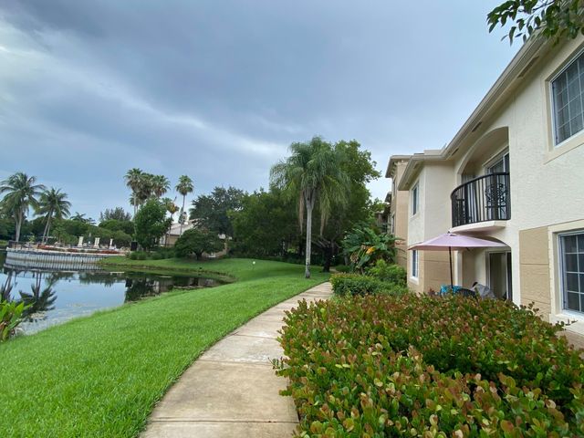 100 Crestwood Court N 103, Royal Palm Beach, FL 33411