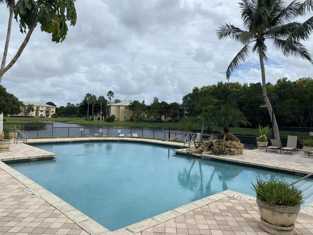 100 Crestwood Court N 103, Royal Palm Beach, FL 33411