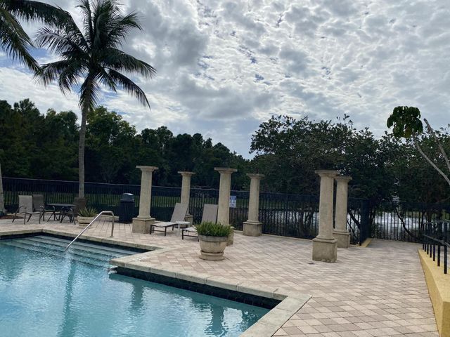 100 Crestwood Court N 103, Royal Palm Beach, FL 33411