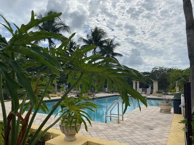 100 Crestwood Court N 103, Royal Palm Beach, FL 33411