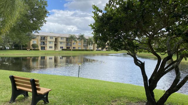 100 Crestwood Court N 103, Royal Palm Beach, FL 33411