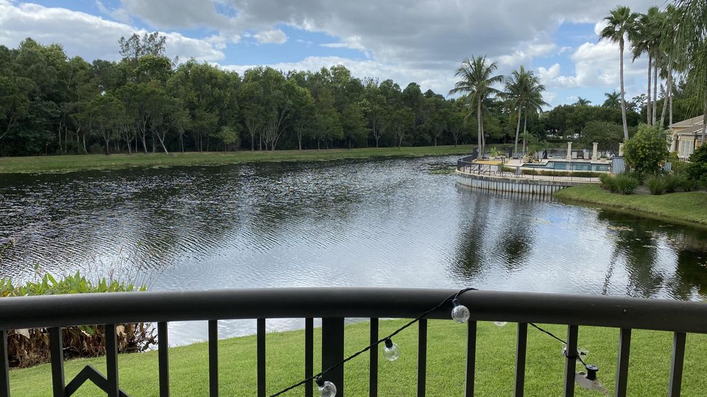 100 Crestwood Court N 103, Royal Palm Beach, FL 33411