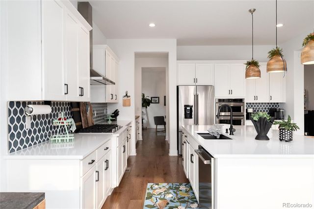 27810 E Lakeview Drive, Aurora, CO 80016