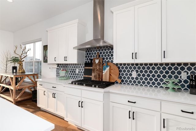 27810 E Lakeview Drive, Aurora, CO 80016