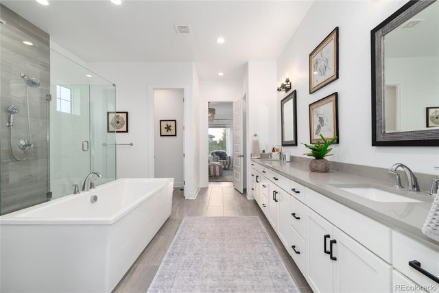 27810 E Lakeview Drive, Aurora, CO 80016