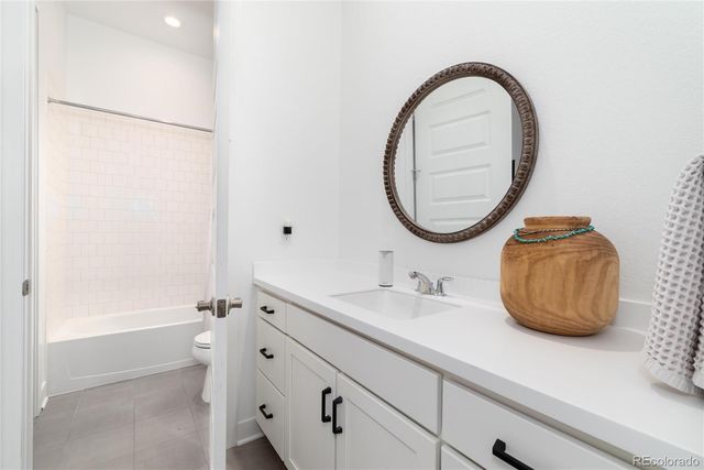 27810 E Lakeview Drive, Aurora, CO 80016