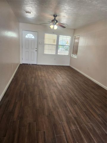 8921 Laura Koppe Road, Houston, TX 77078