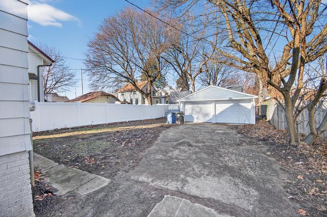 1824 Rapids DRIVE, Racine, WI 53404