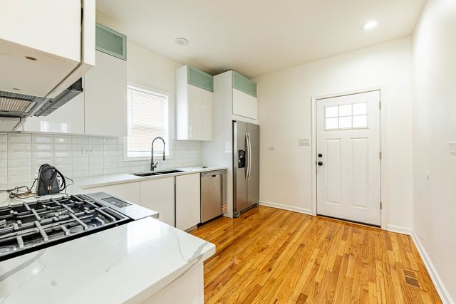 7601 S Rhodes Avenue, Chicago, IL 60619