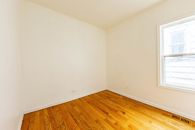 7601 S Rhodes Avenue, Chicago, IL 60619