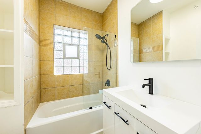 7601 S Rhodes Avenue, Chicago, IL 60619