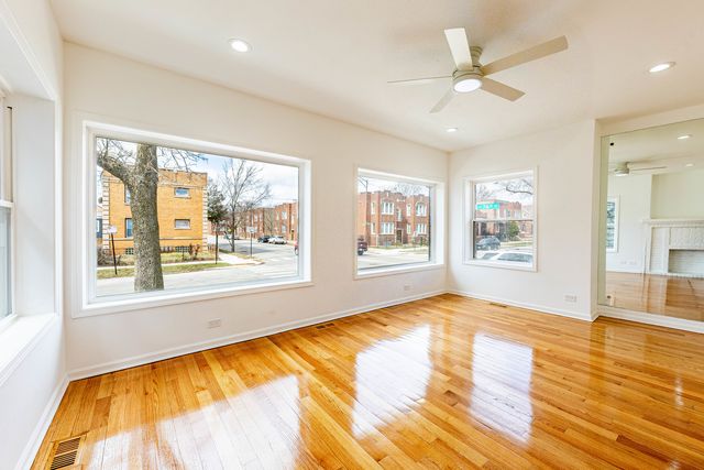 7601 S Rhodes Avenue, Chicago, IL 60619