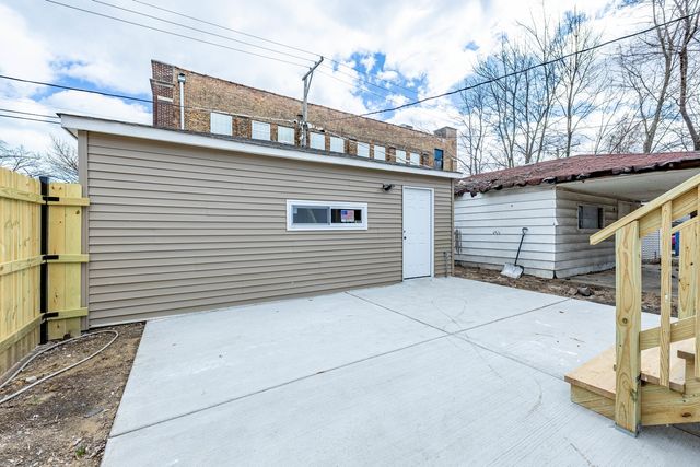 7601 S Rhodes Avenue, Chicago, IL 60619