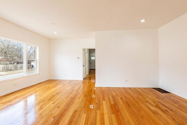 7601 S Rhodes Avenue, Chicago, IL 60619