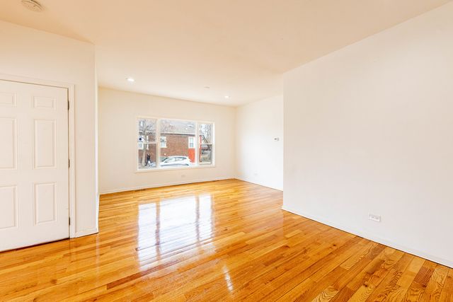 7601 S Rhodes Avenue, Chicago, IL 60619
