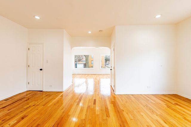 7601 S Rhodes Avenue, Chicago, IL 60619