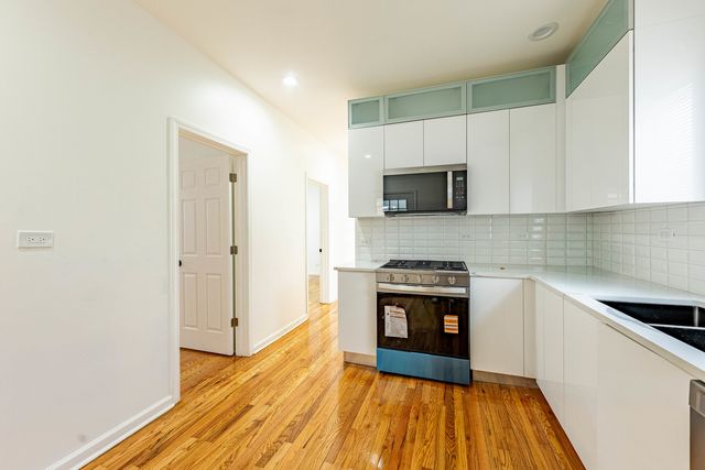 7601 S Rhodes Avenue, Chicago, IL 60619