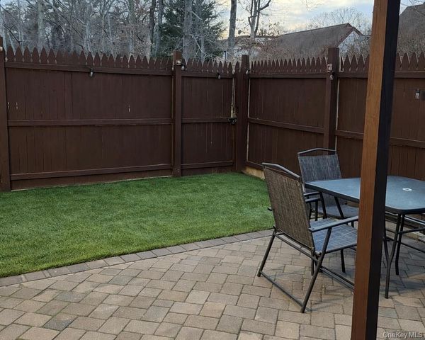 83 Gauguin Court 83, Middle Island, NY 11953