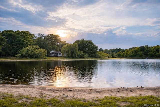 83 Gauguin Court 83, Middle Island, NY 11953