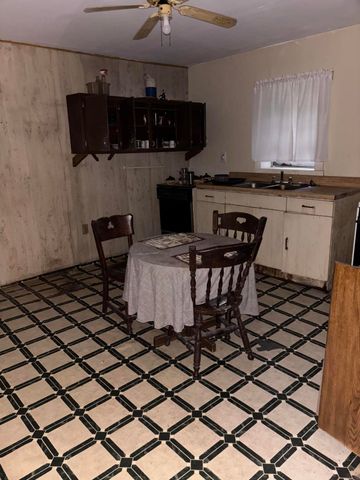 1599 Buckeye Branch Road, Flat Lick, KY 40935