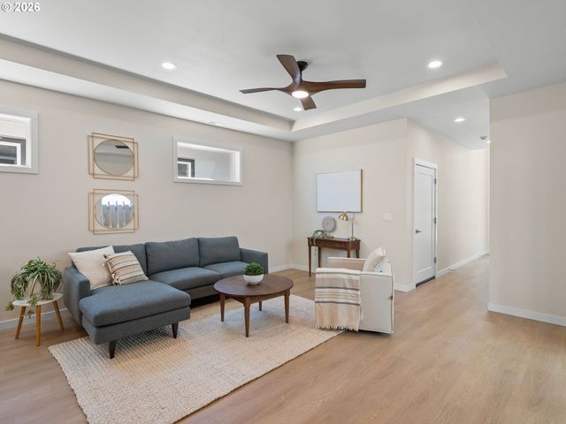 20661 Ne Thompson Ter, Fairview, OR 97024