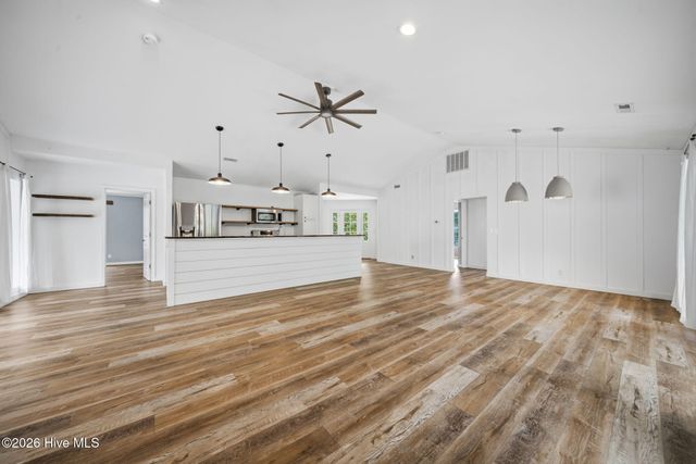 614 Cape Fear Drive, Burgaw, NC 28425